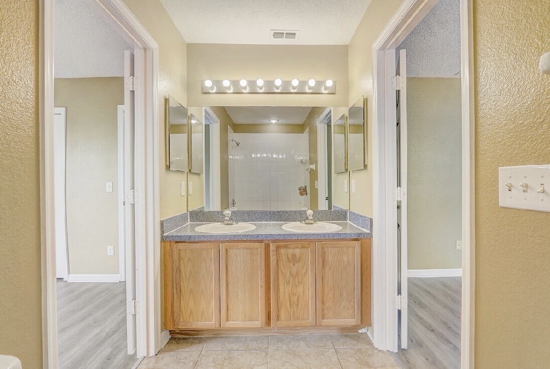 Building Photo - 112 Ivy Brook Ct