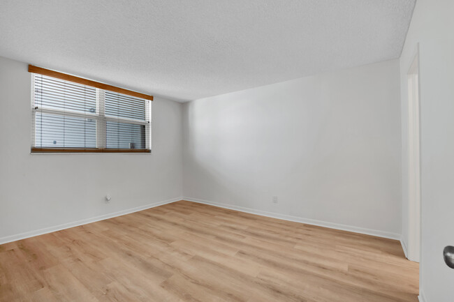 Building Photo - 2731 NE 14th Street Causeway