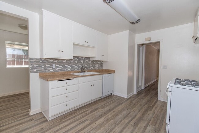 Building Photo - East Side Costa Mesa - 2Bed + Bonus Room