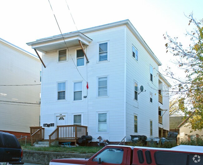 Building Photo - 539 Silver St