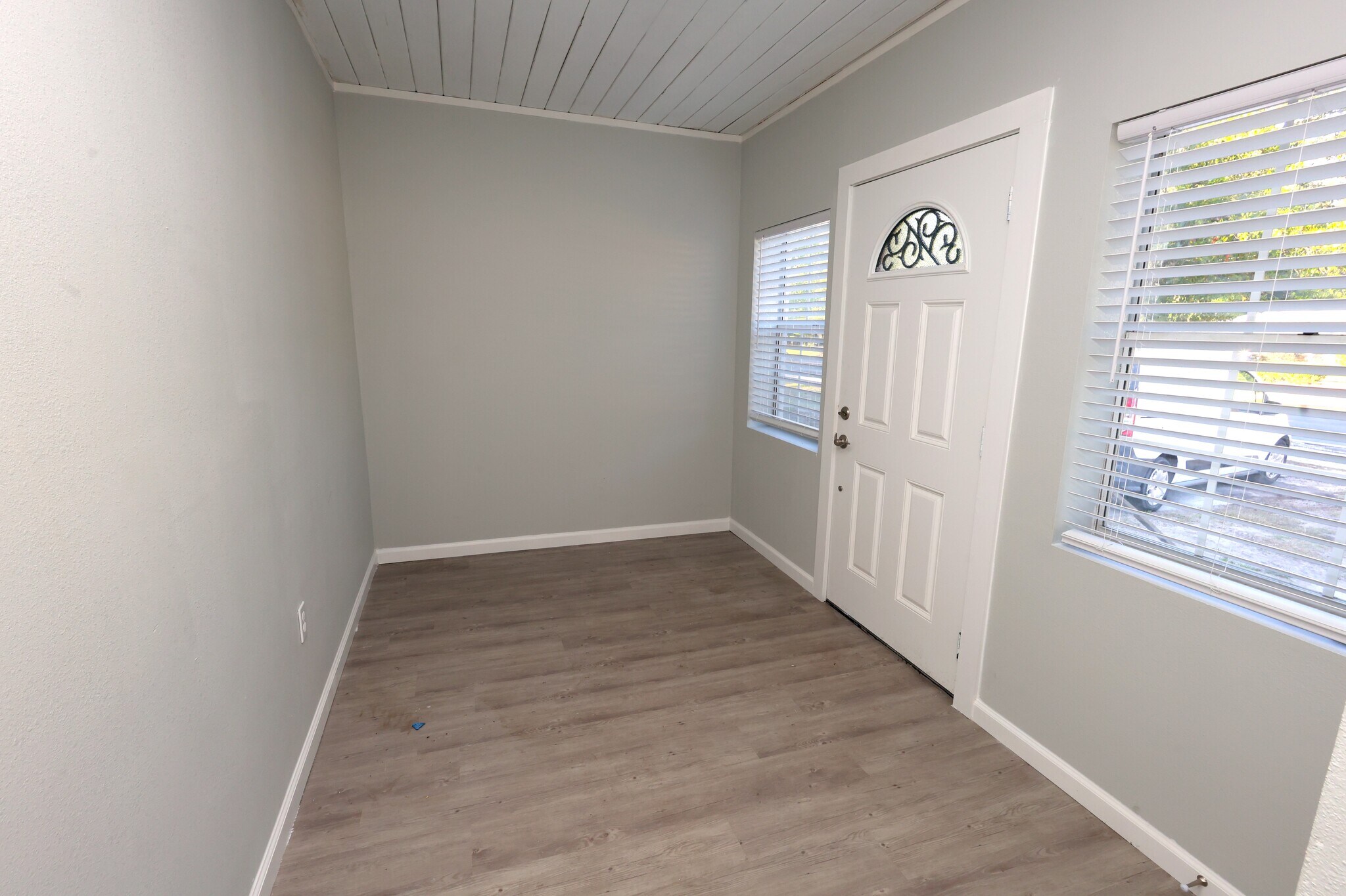 Building Photo - 110 N Palm Ave