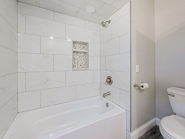 Building Photo - Fully Upgraded 3-Bed Farmington Hills Home!