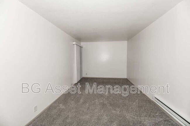 Building Photo - 944 Fletcher Ln