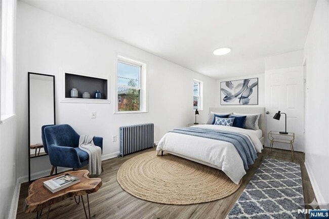 Building Photo - 826 7th St