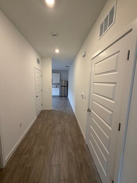 Building Photo - 10933 Admiral Cove Way