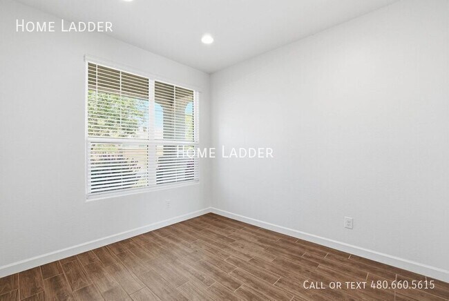 Building Photo - 2713 N Camden Dr