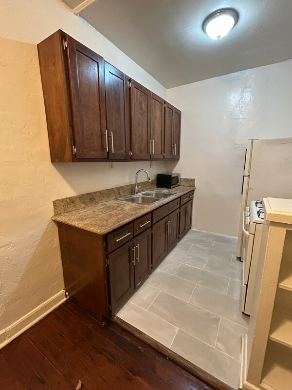 Building Photo - 1523 N McCadden Pl
