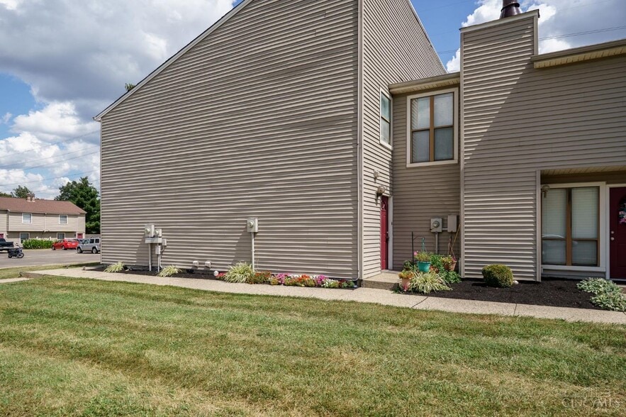 Building Photo - 42 Apple Ln