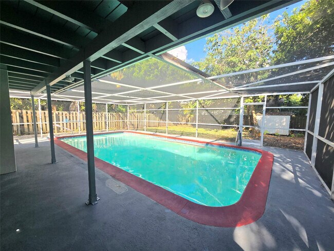 Building Photo - 2217 Grant St