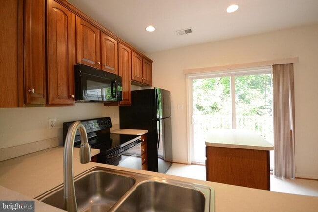 Building Photo - 6506 Wiltshire Dr