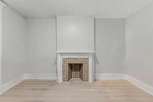 Building Photo - 196 W 8th Ave