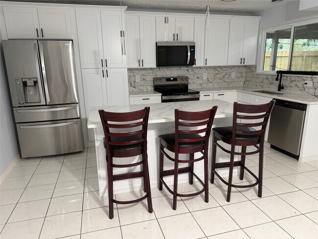 Primary Photo - 2642 Coopers Post Ln