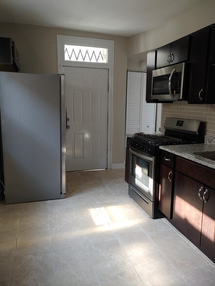 Building Photo - 8016 S Marshfield Ave
