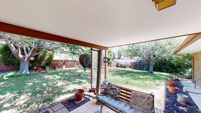 Building Photo - Fully Furnished 3 Bedroom Rental