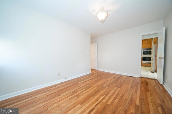 Building Photo - 1457 Manoa Rd