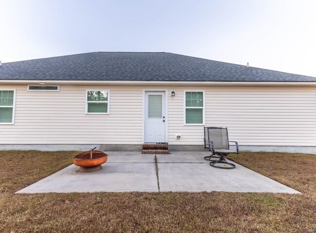 Building Photo - 270 Breakwater Dr