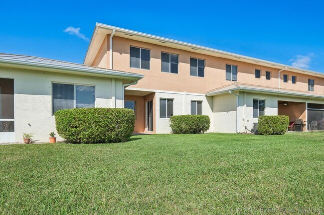 Building Photo - 2584 Stockbridge Square SW