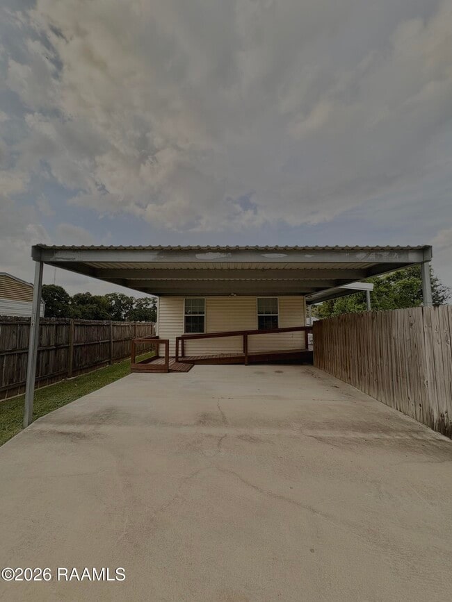 Building Photo - 113 Glenfield Dr