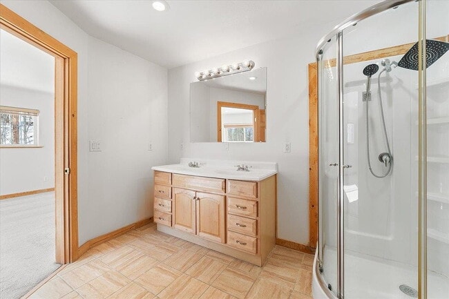 Building Photo - Single Family Home For Rent