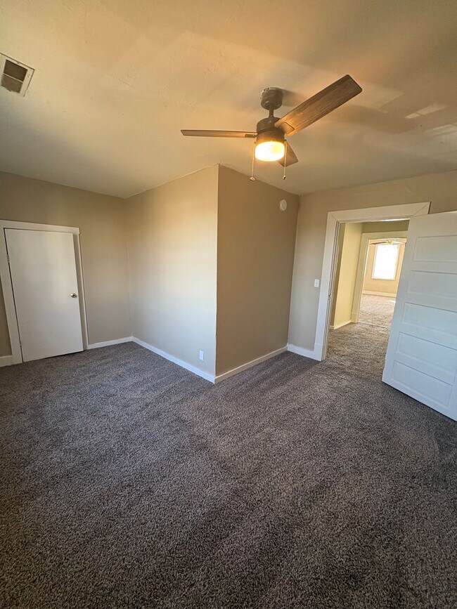 Building Photo - 107 E Hickman St