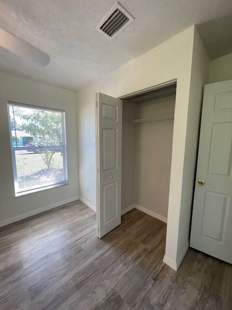 Building Photo - 111 Valencia Dr