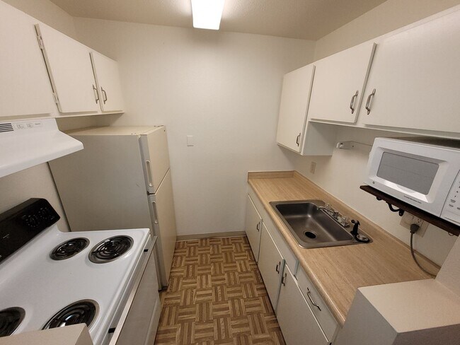 Building Photo - 805 S Circle Dr