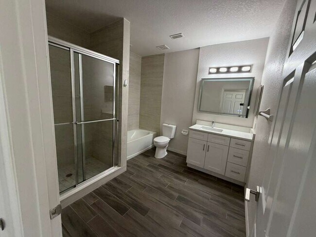 Building Photo - 2019 Claudia Ln