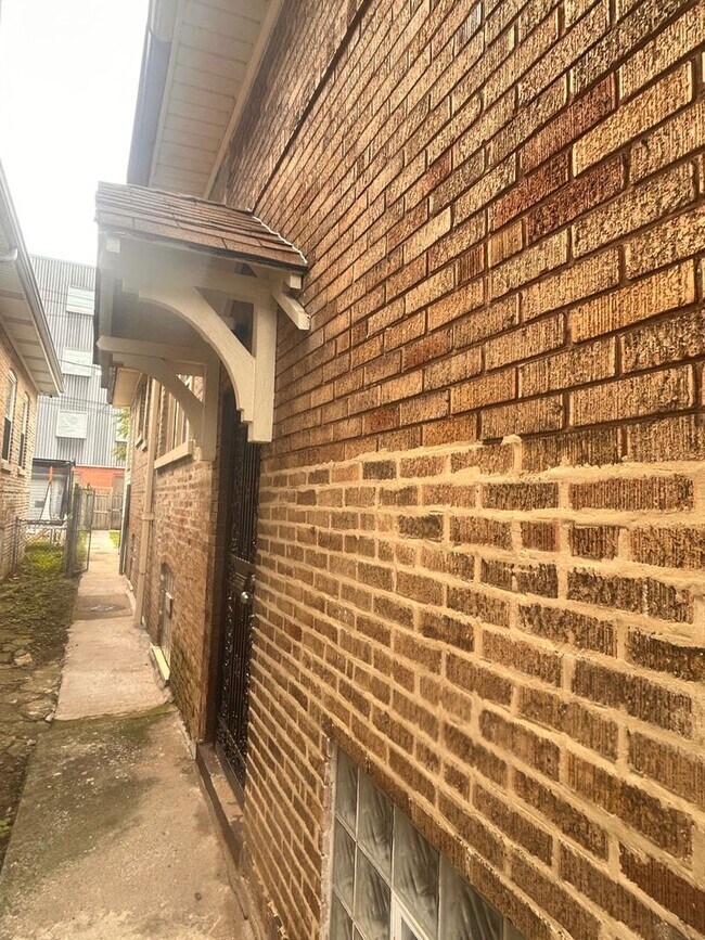 Building Photo - 8740 S Justine St