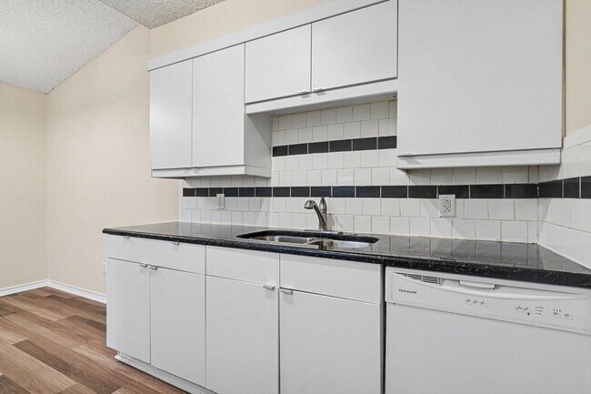 Building Photo - Charming 2-bedroom, 1-bath home in a convenient Fort Worth location!