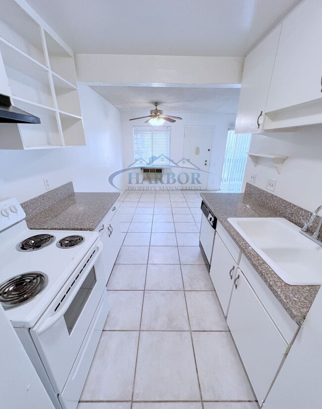 Building Photo - Stylish Condo with Pool, Fitness Center & ...