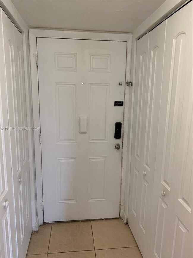 Building Photo - 1370 NE 119th St