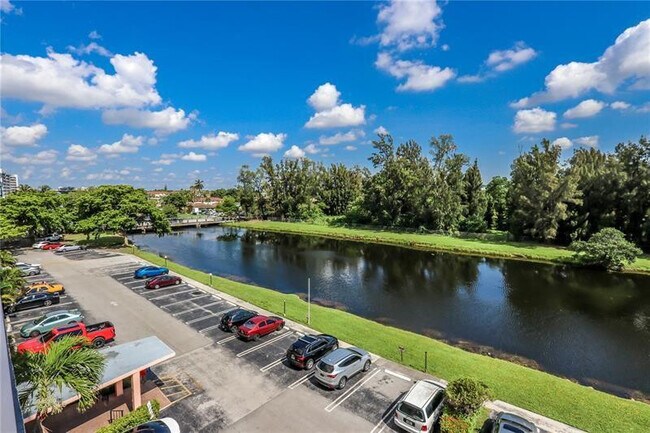 Building Photo - 16465 NE 22nd Ave