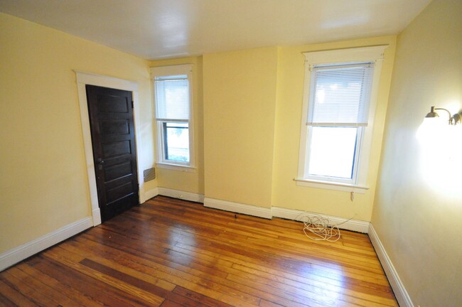 Building Photo - 2074-2078 Summit Street
