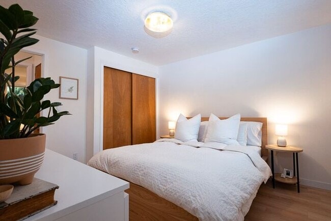 Building Photo - Great Location near George Fox University ...