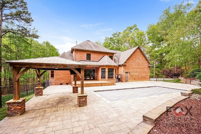 Building Photo - 143 Greenbay Rd