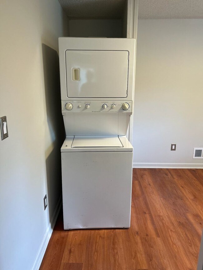 Building Photo - 3625 Hickory St