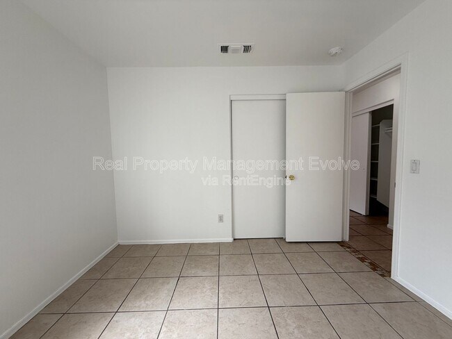 Building Photo - 11915 W Rosewood Dr