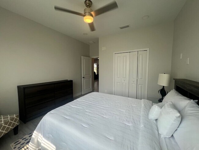Building Photo - Stunning furnished Pool Home for Rent in N...