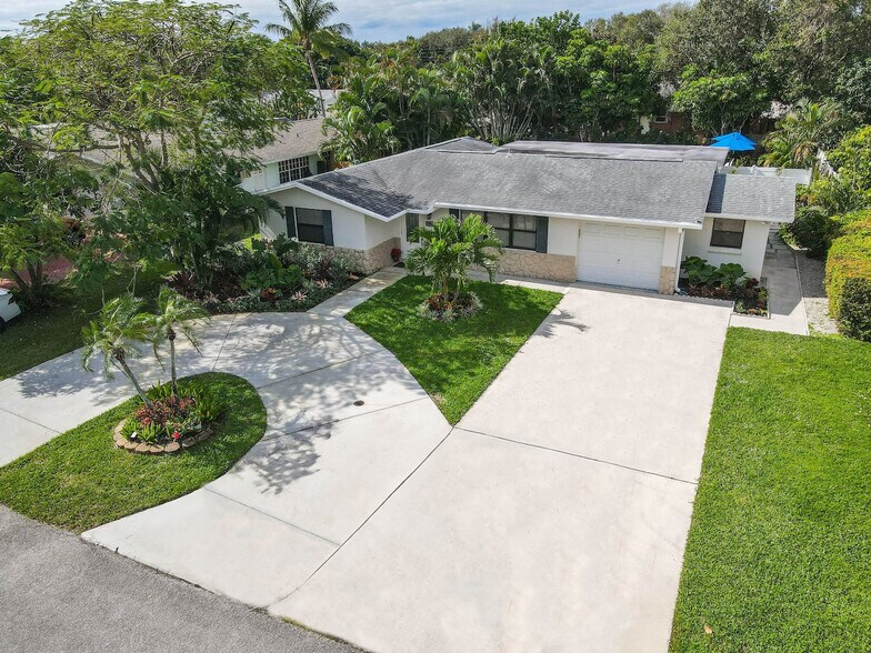 Building Photo - 4416 Fuschia Cir S