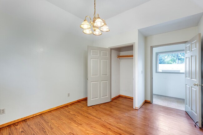Building Photo - TWO BEDROOM HOUSE IN KELSO