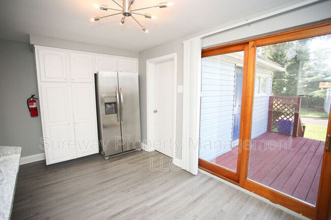 Building Photo - 220 S Church St