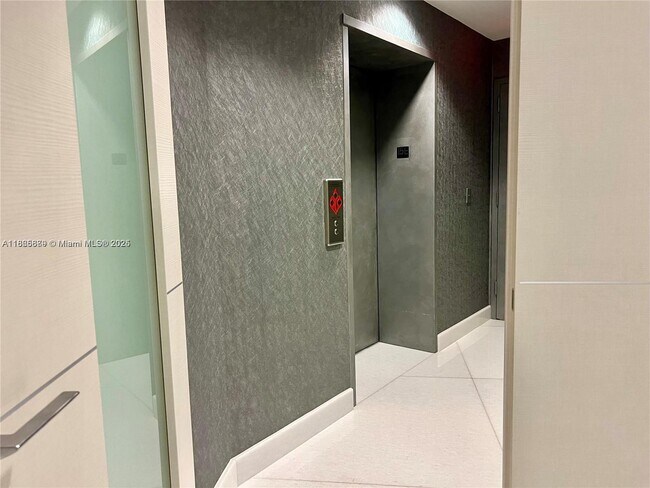 Building Photo - 701 N Fort Lauderdale Beach Blvd