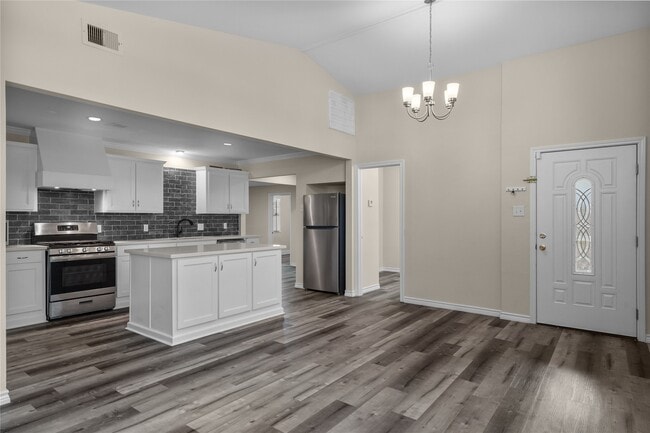 Building Photo - 1909 16th Ave N