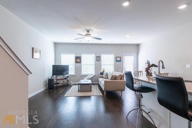 Building Photo - 3506 Lakeview Crk