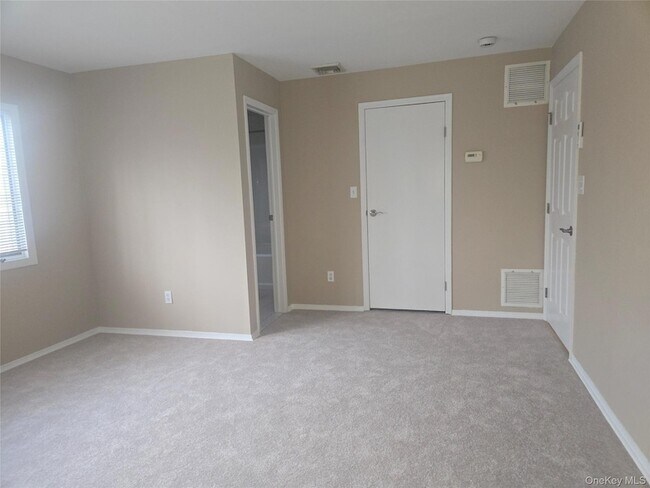 Building Photo - 19 Cardinal Ln