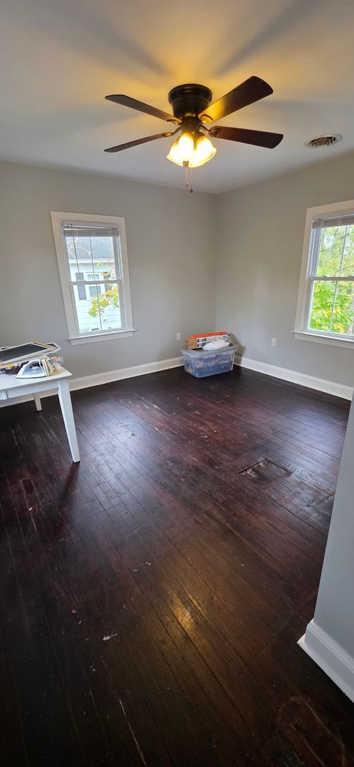 Building Photo - Charming Second-Floor Apartment Apatrtment...