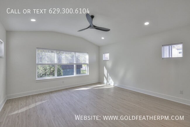 Building Photo - 402 E Trinity Ln