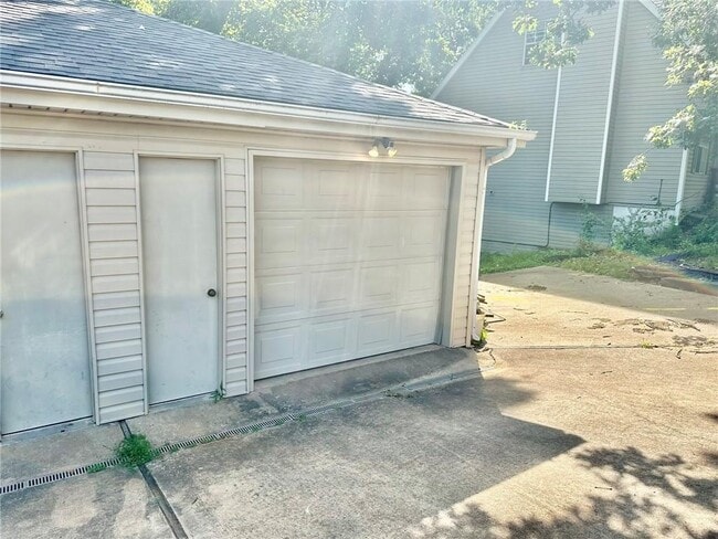 Building Photo - 14902 Dutchmans Dr