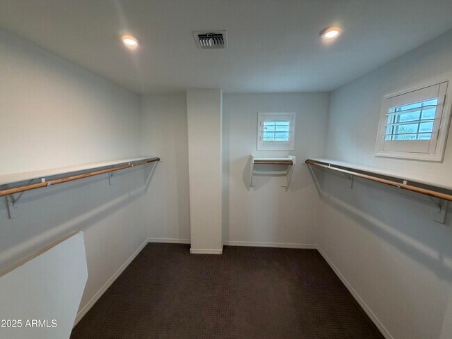 Building Photo - 1322 E Gemini Pl