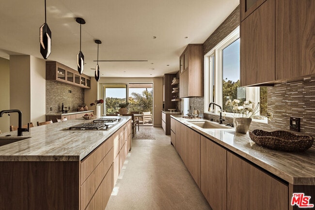 Building Photo - 16838 Oak View Dr